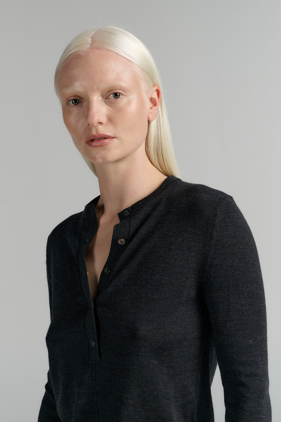 Rhea merino henley knit dark grey