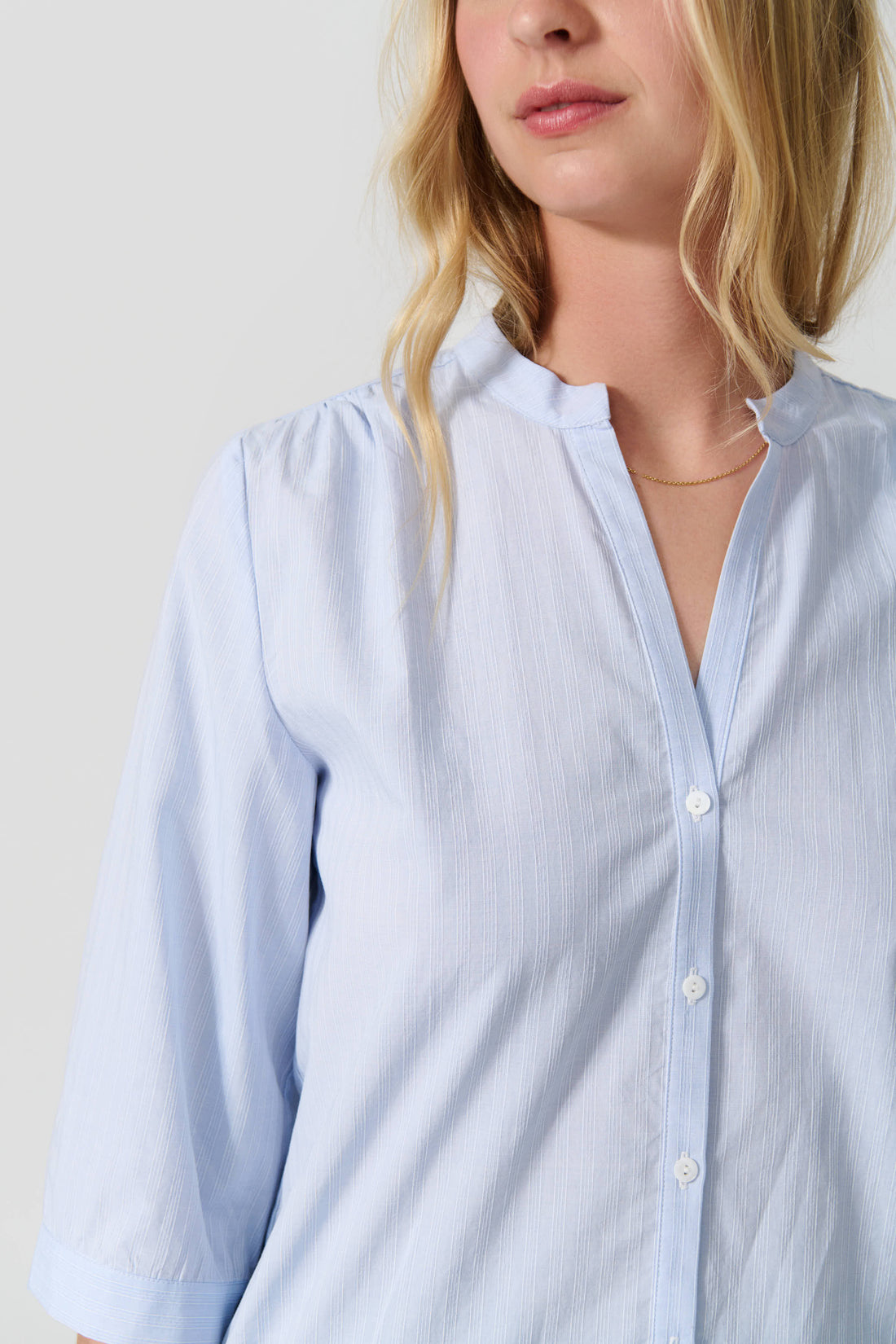 Caroline shirt light blue stripe