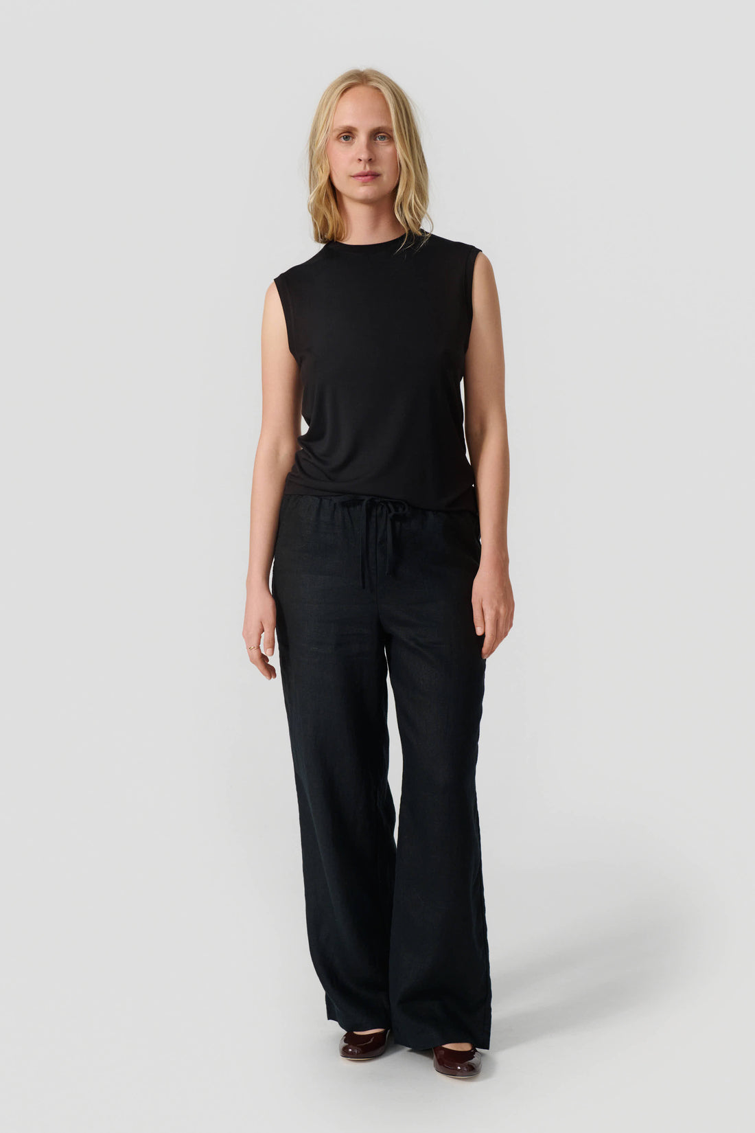Leonora top black