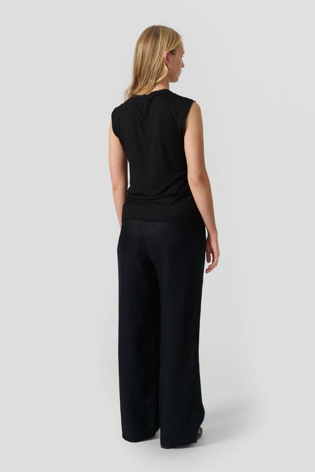 Leonora top black
