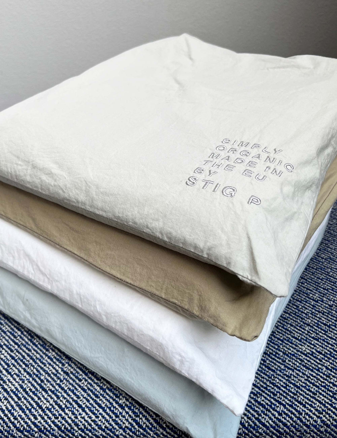 Duvet and pillow set grey