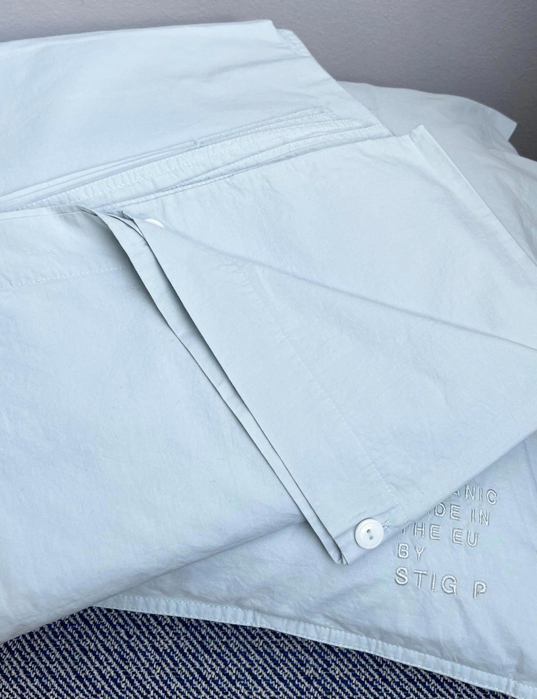 Duvet and pillow set light blue