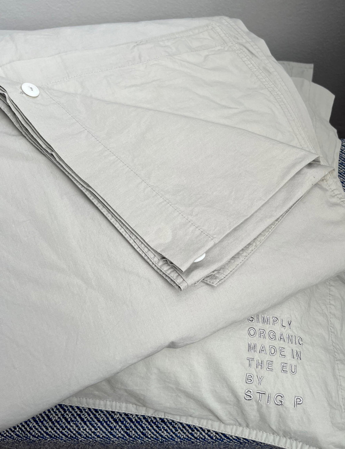Duvet and pillow set grey