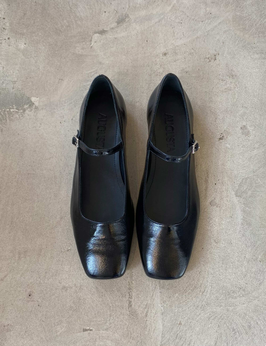 Julieta mary janes black patent leather