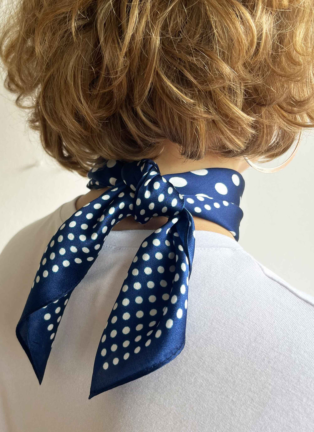 Silk scarf navy/white dots
