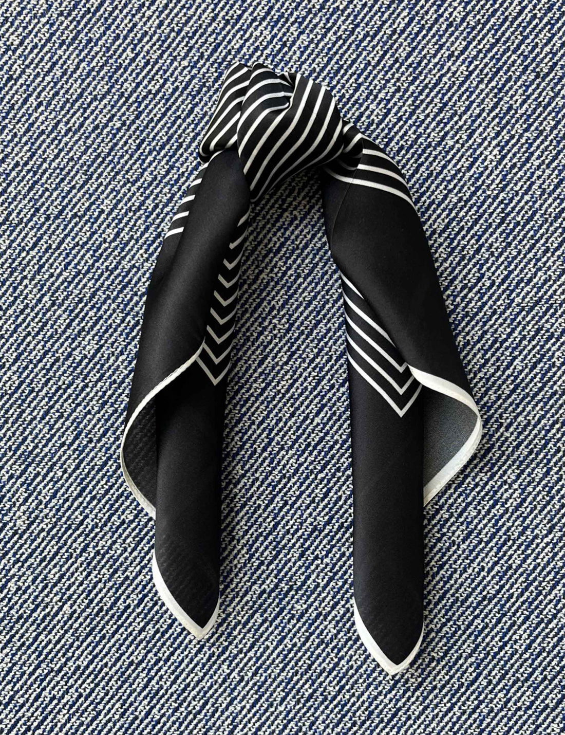 Silk scarf black/off-white graphic stripes