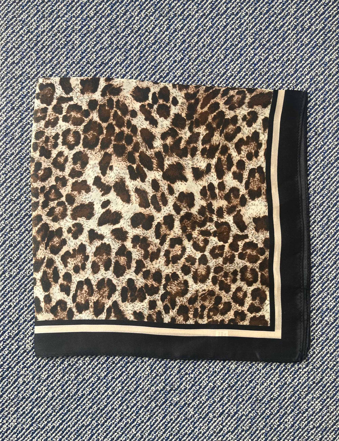 Silk scarf leopard