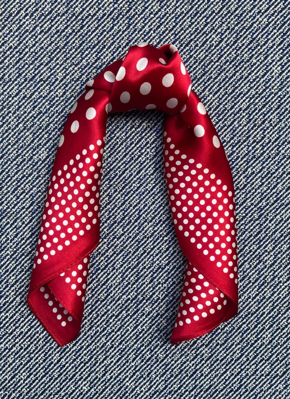 Silk scarf red/off-white dots