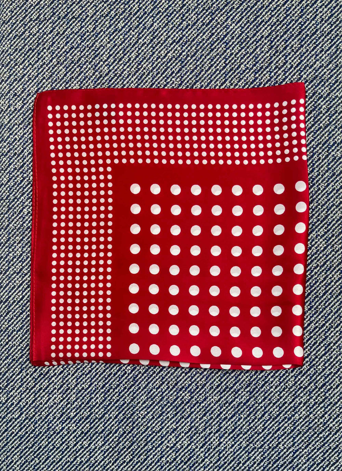 Silk scarf red/off-white dots