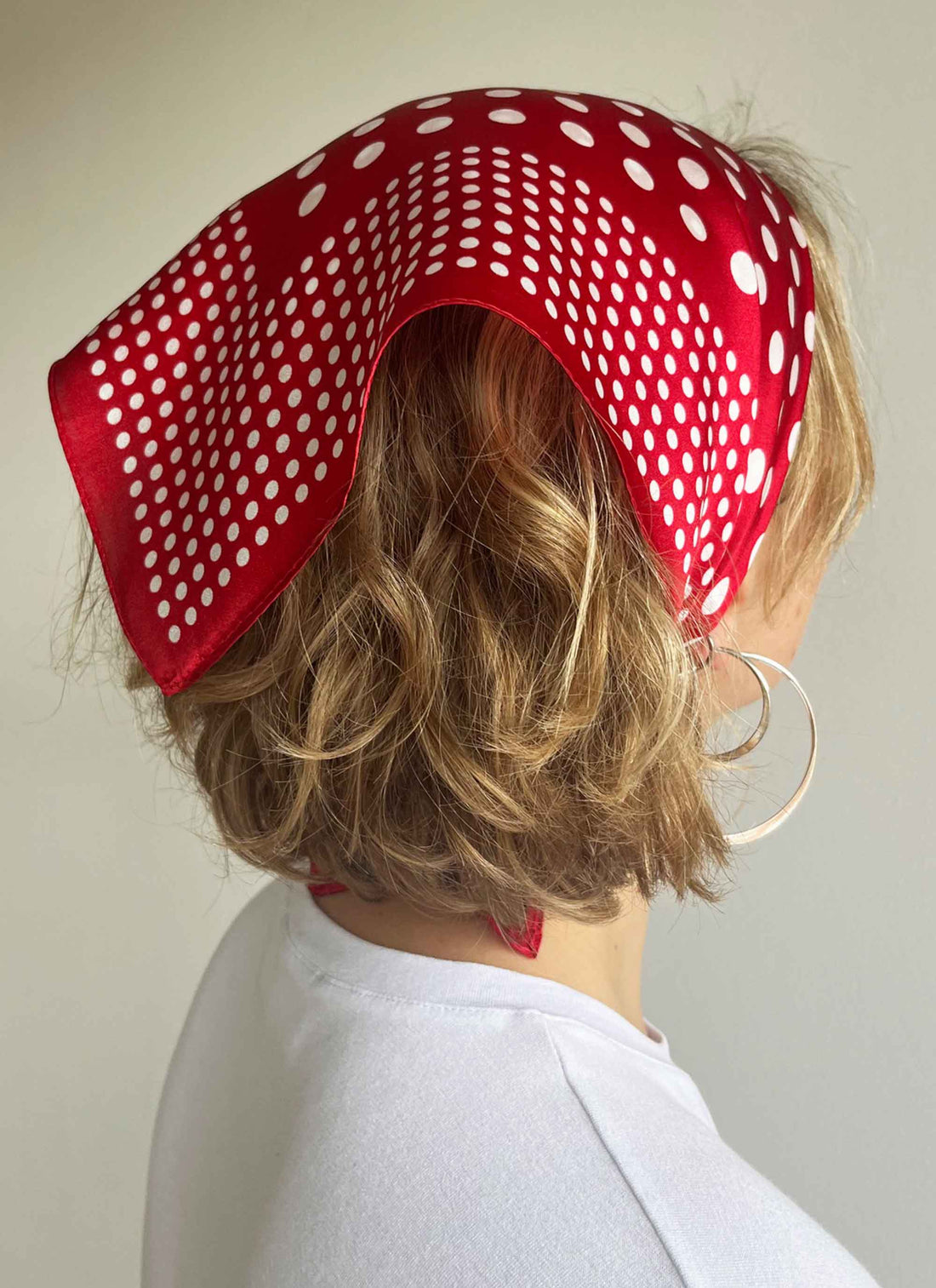Silk scarf red/off-white dots