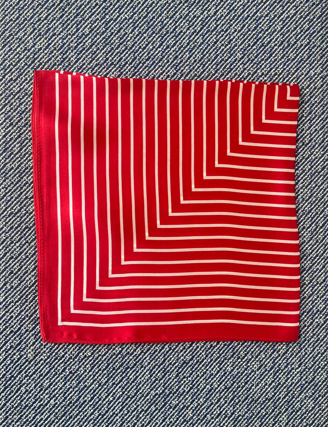 Silk scarf bright red/off-white graphic stripes