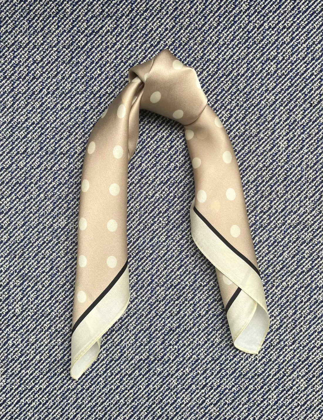 Silk scarf beige/off white dots