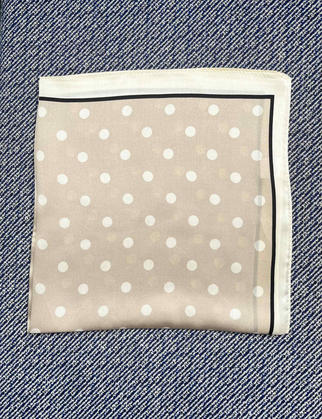 Silk scarf beige/off white dots