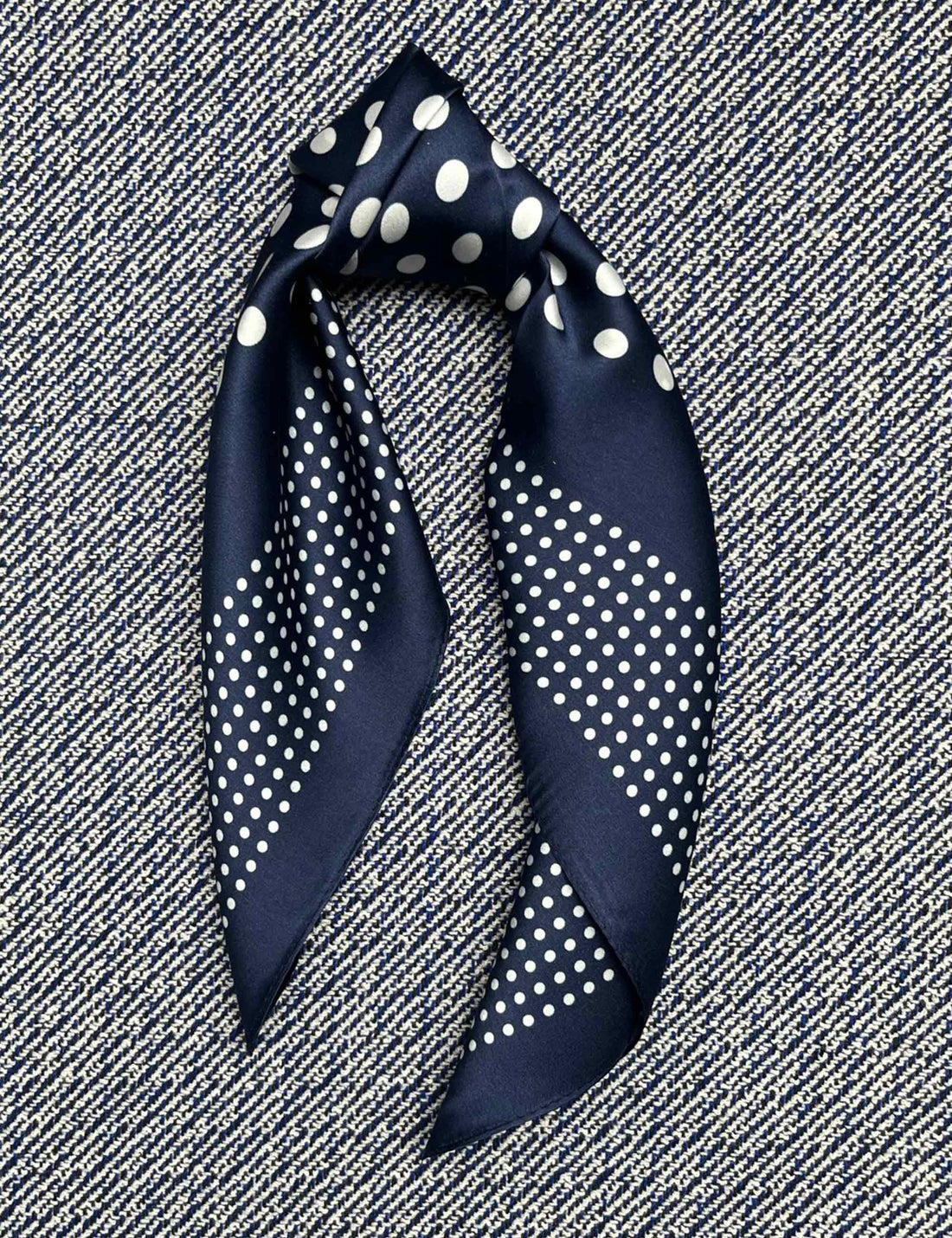 Silk scarf navy/white dots