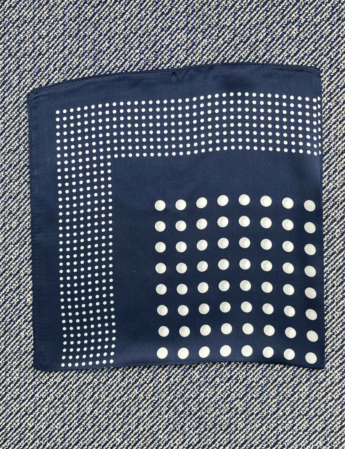Silk scarf navy/white dots