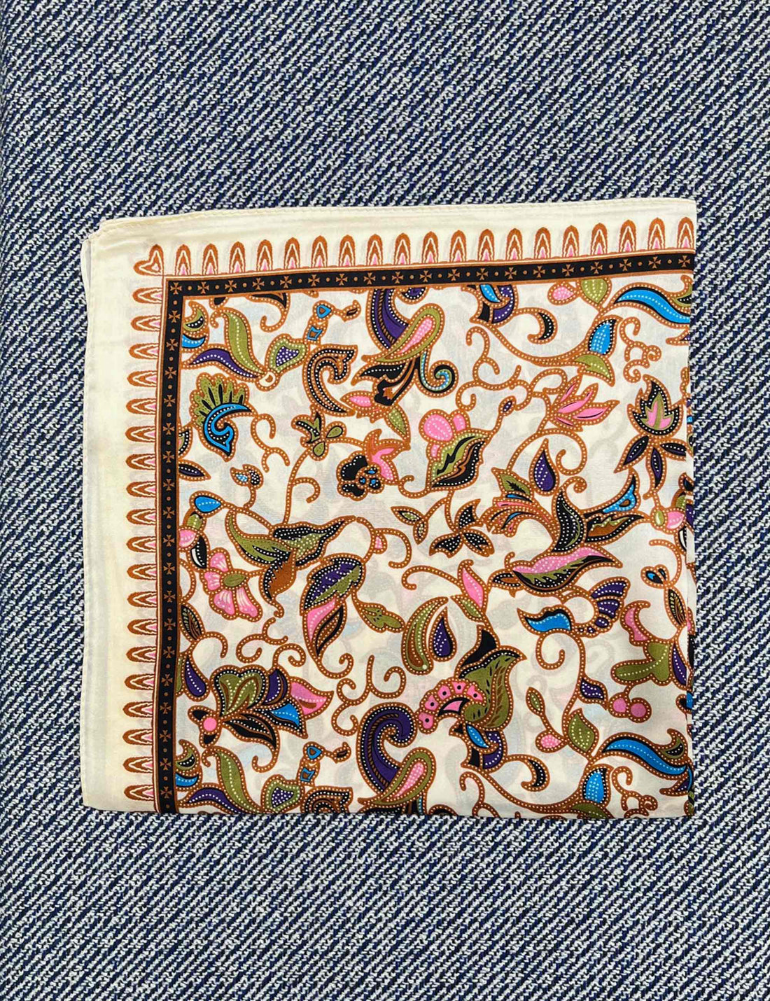 Silk scarf vanilla/multi paisley