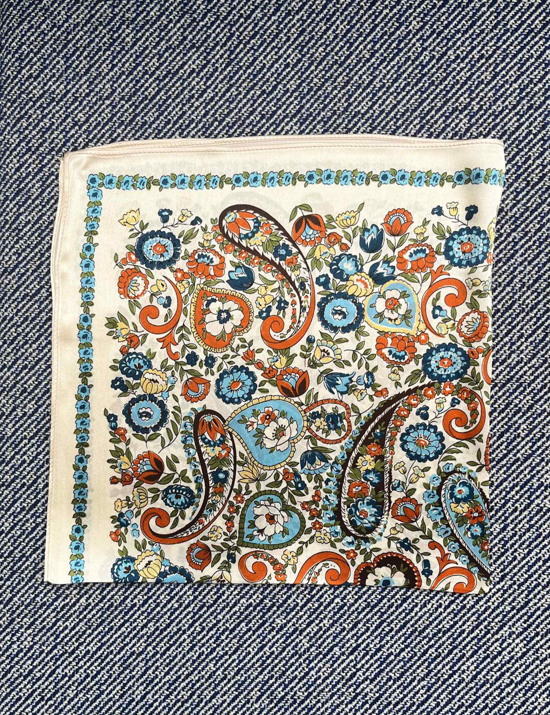 Silk scarf vanilla/blue/orange paisley