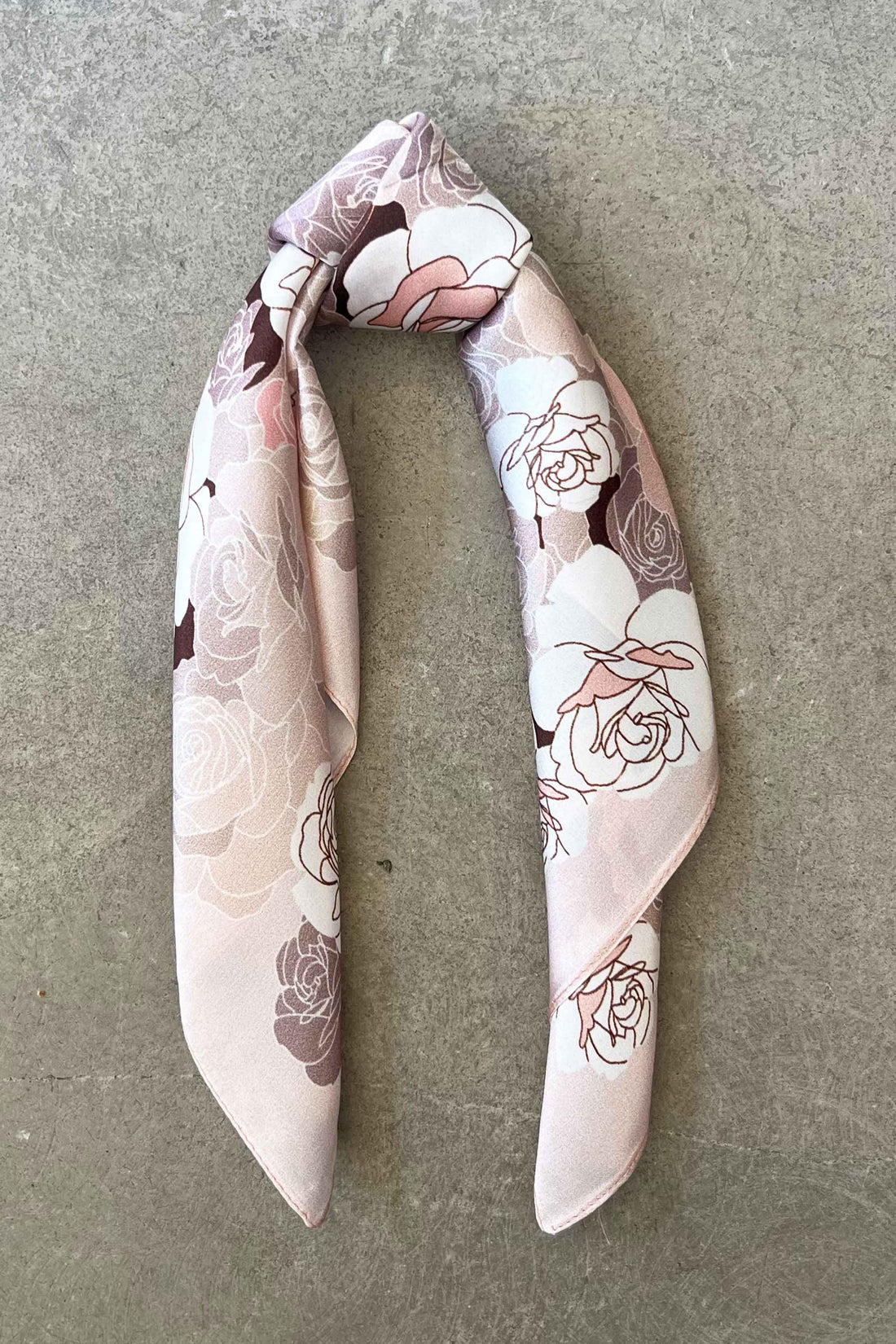 Silk scarf nude/rose/beige roses