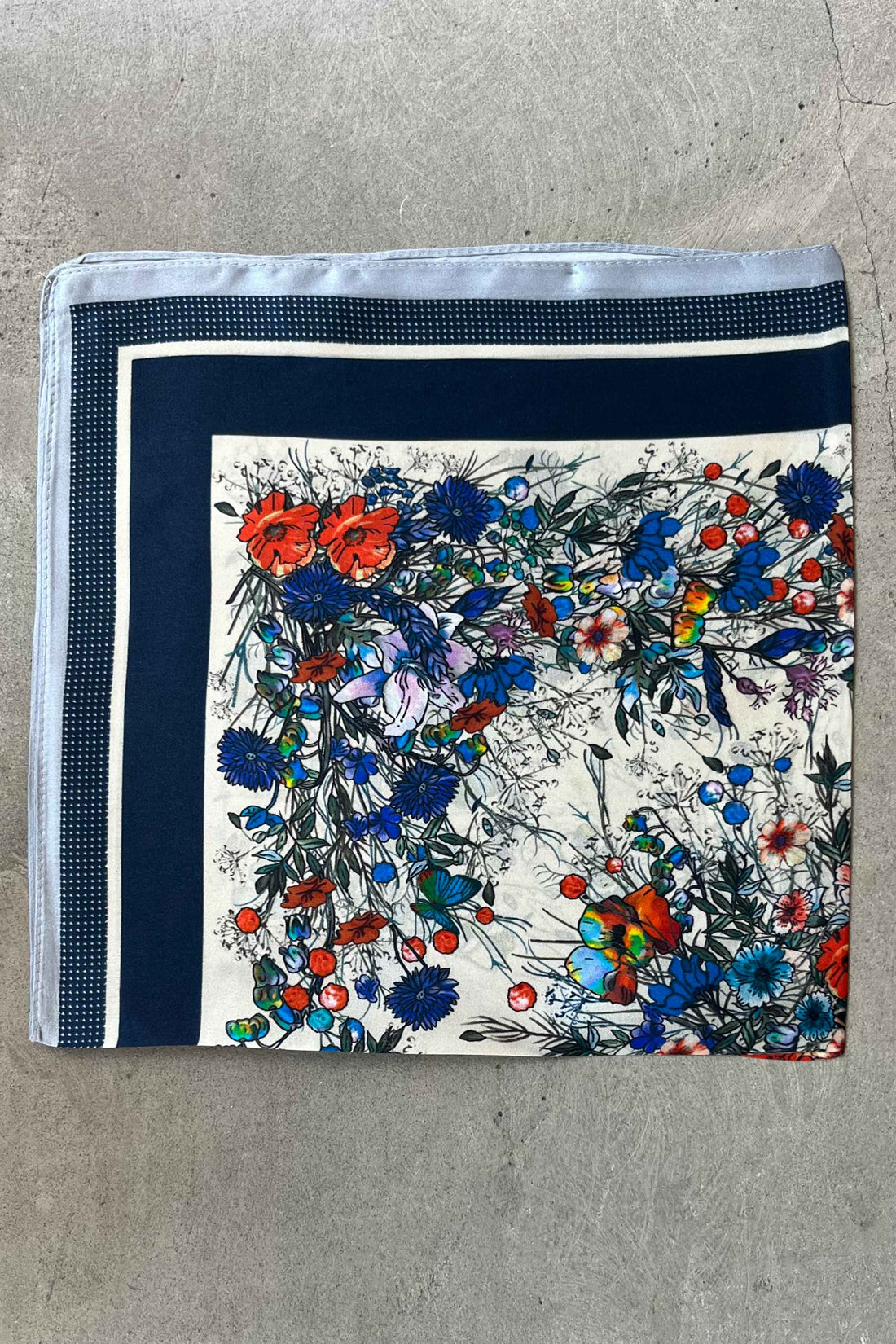 Silk scarf vanilla/navy red/blue flower
