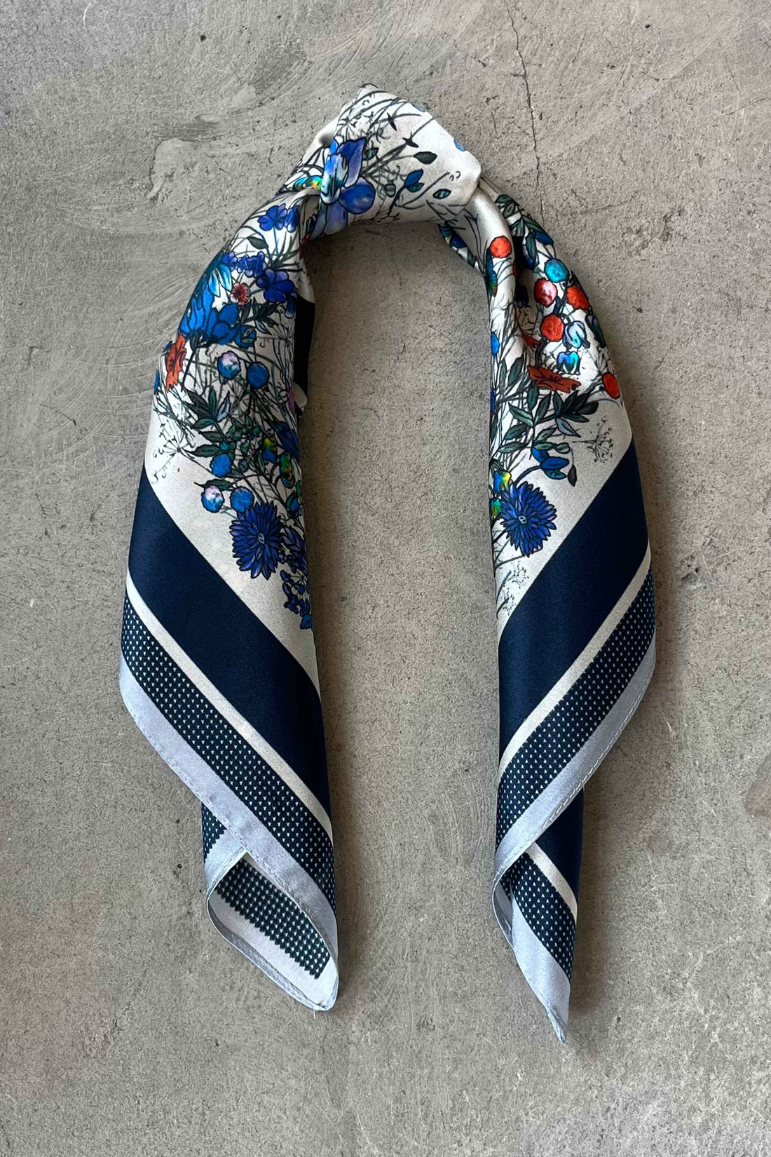 Silk scarf vanilla/navy red/blue flower