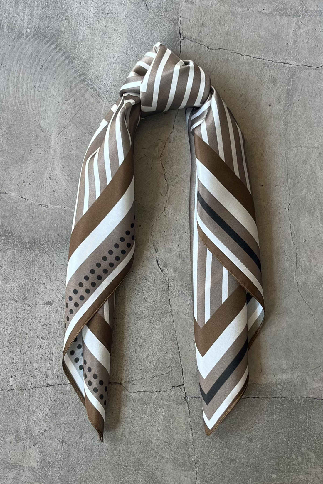 Silk scarf dark beige/off-white graphic