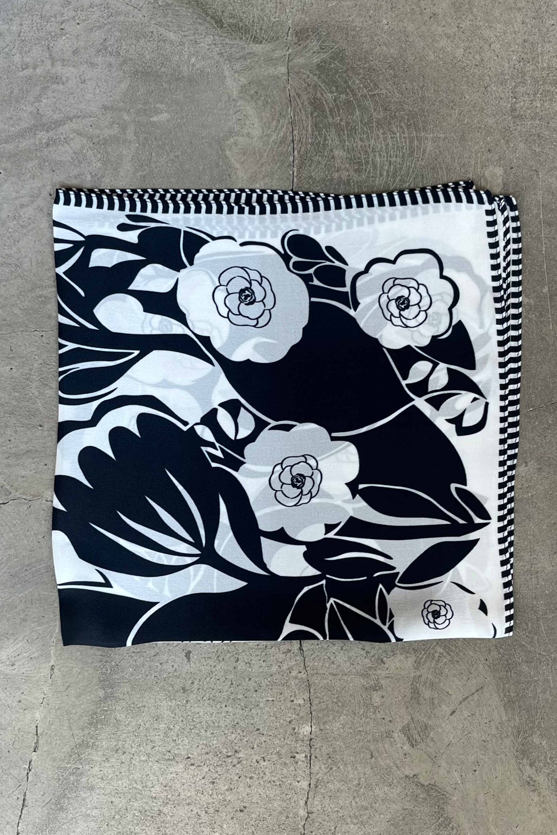 Silk scarf black/white large flower print
