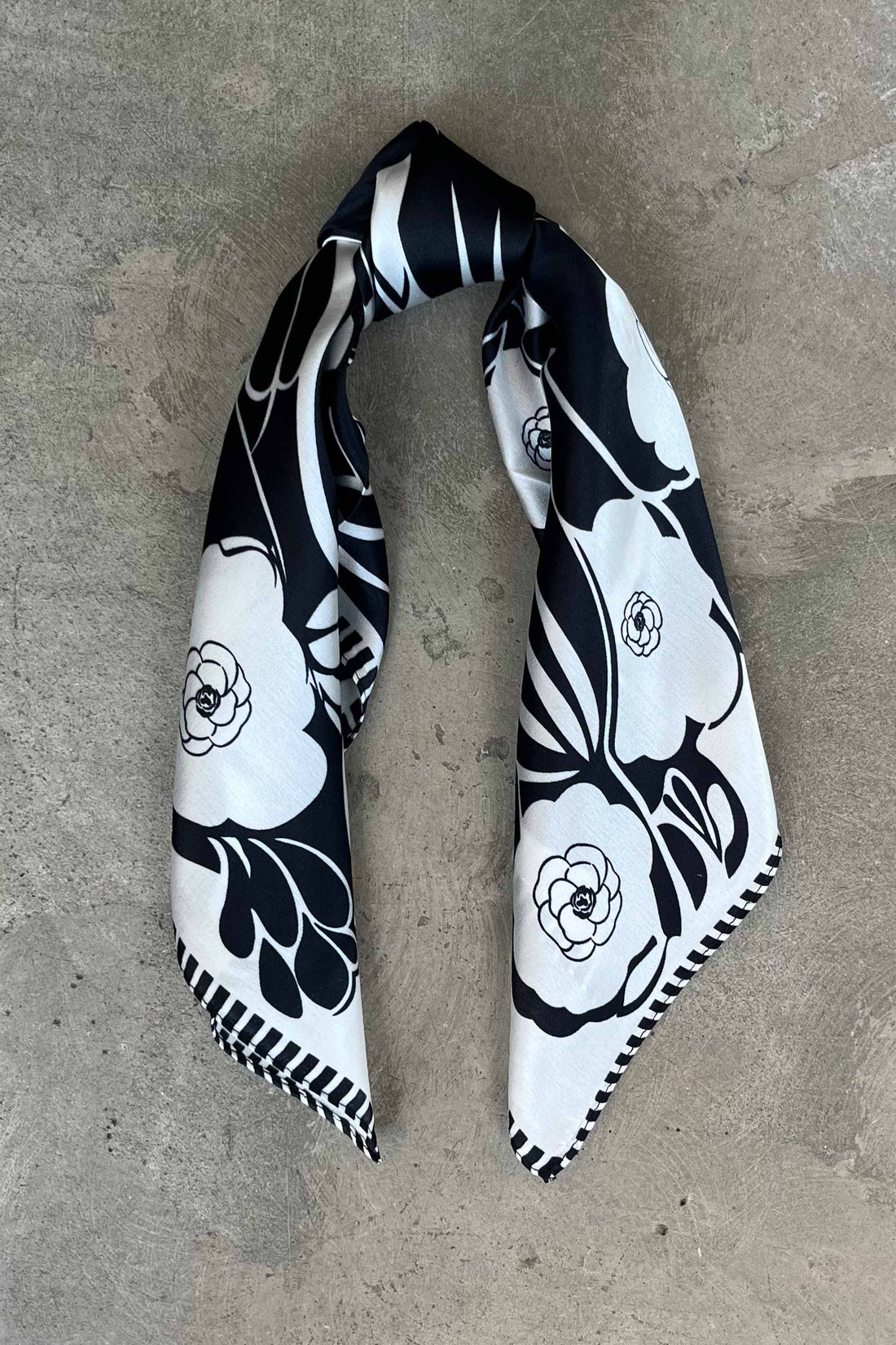 Silk scarf black/white large flower print