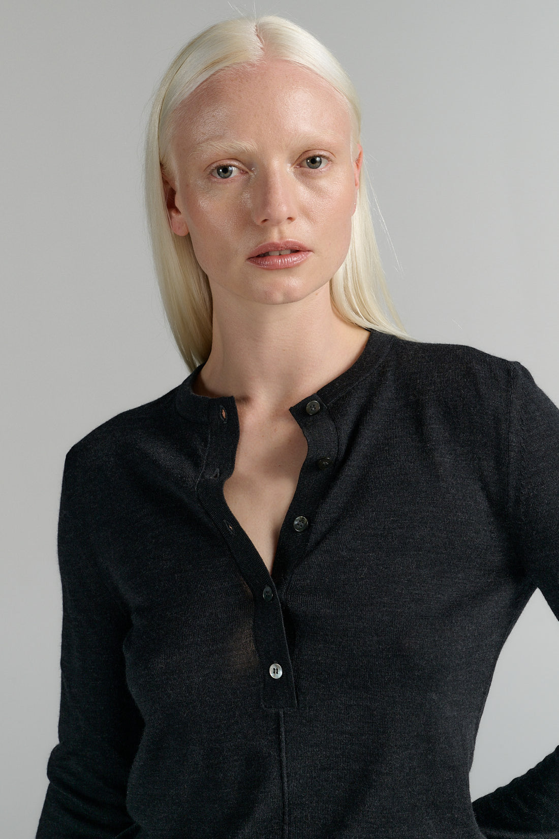 Rhea merino henley knit dark grey