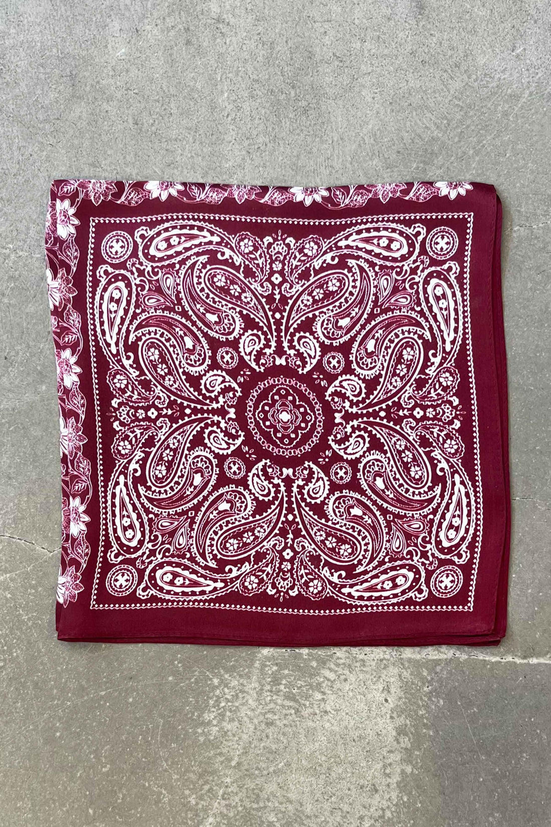 Silk scarf burgundy/off white paisley