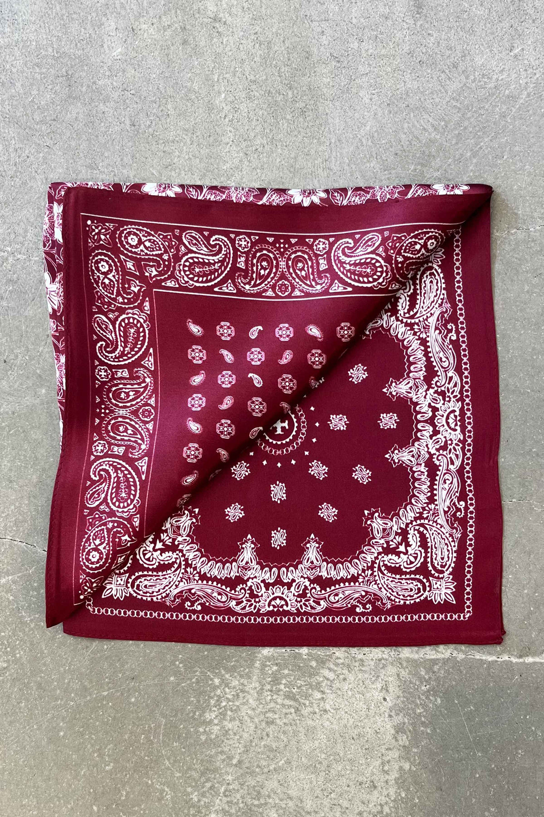 Silk scarf burgundy/off white paisley