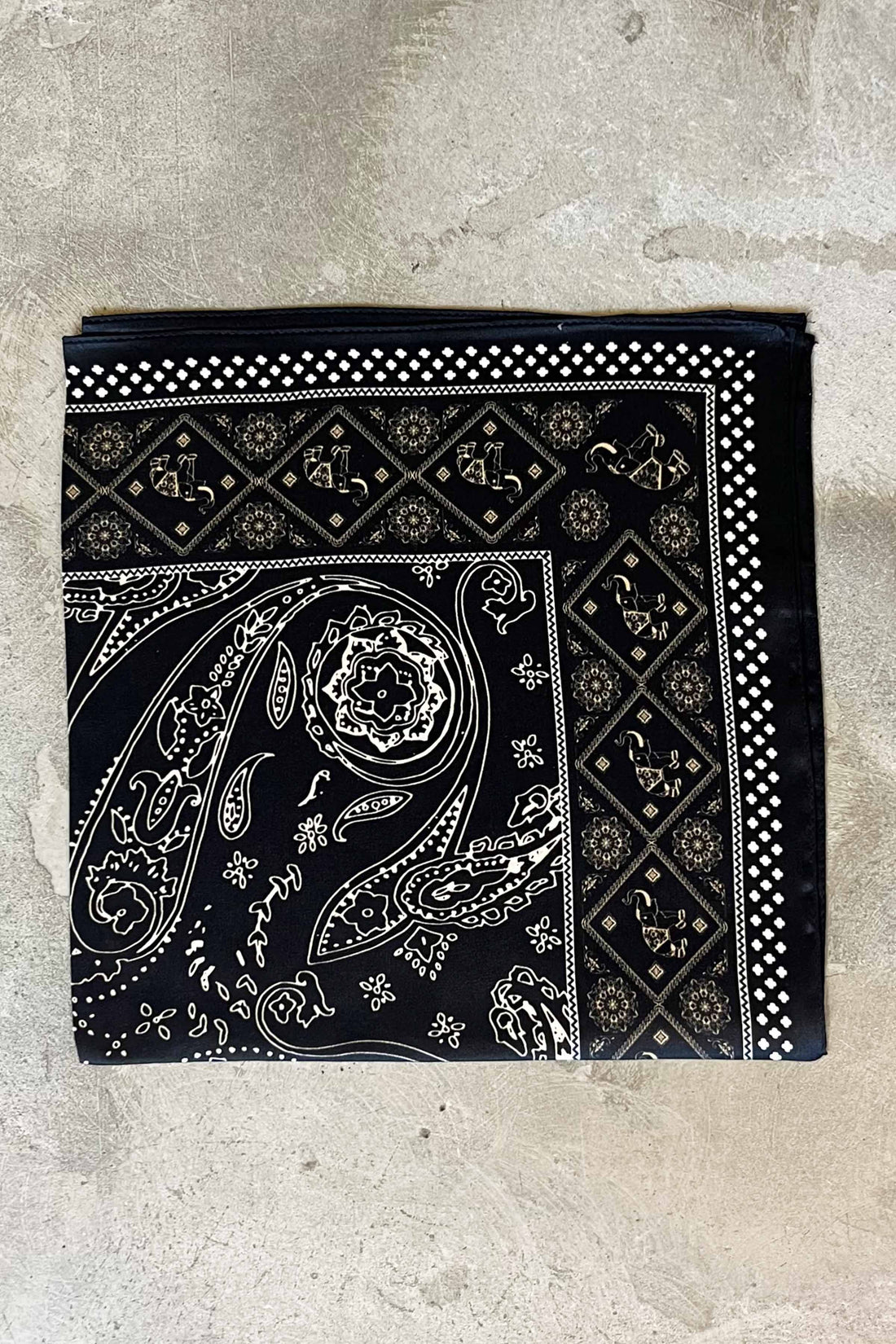 Silk scarf black/off-white/beige paisley