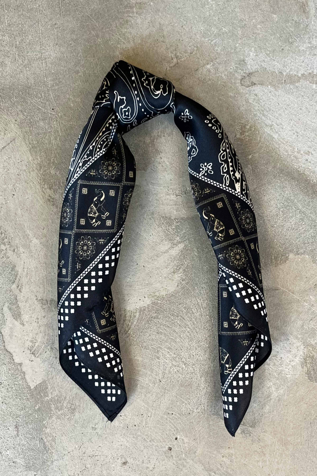 Silk scarf black/off-white/beige paisley
