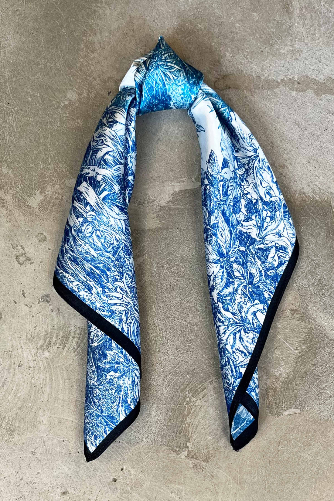 Silk scarf off-white/blue/turquoise flower