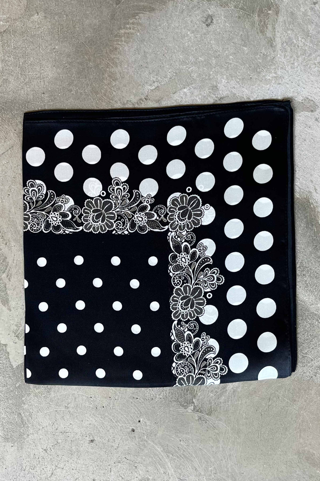Silk scarf black/white dots and flower