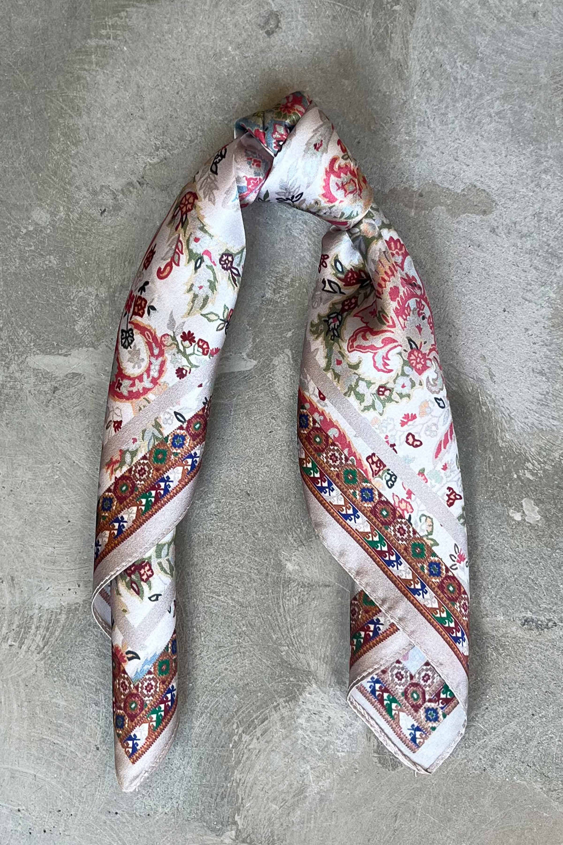 Silk scarf off white/raspberry/green paisley