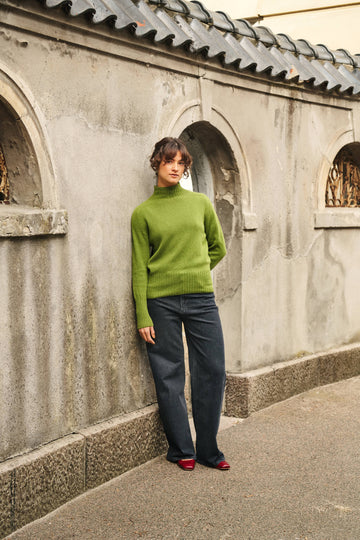 Superfine lambswool turtle neck grass green