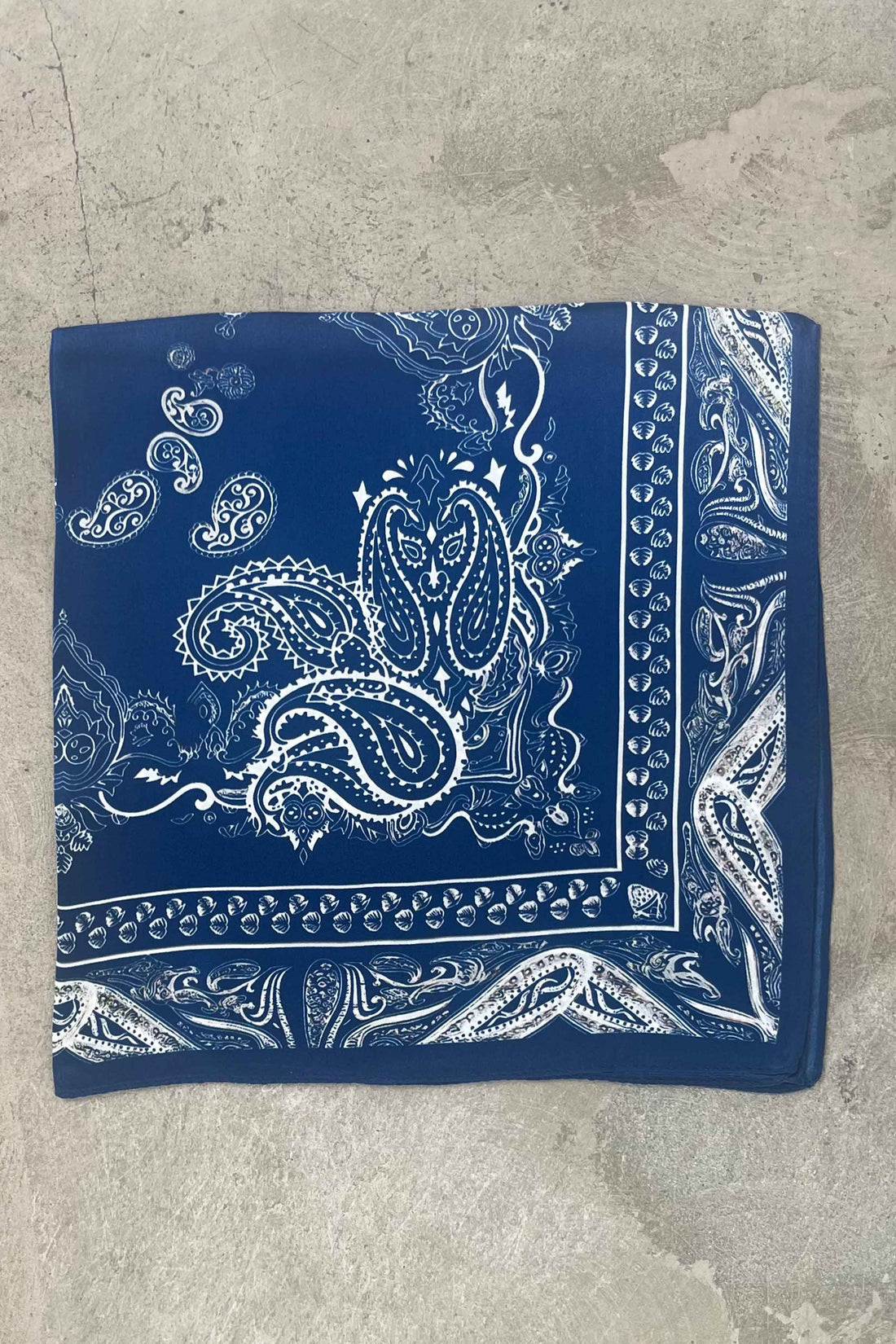 Silk scarf dark blue/off white paisley