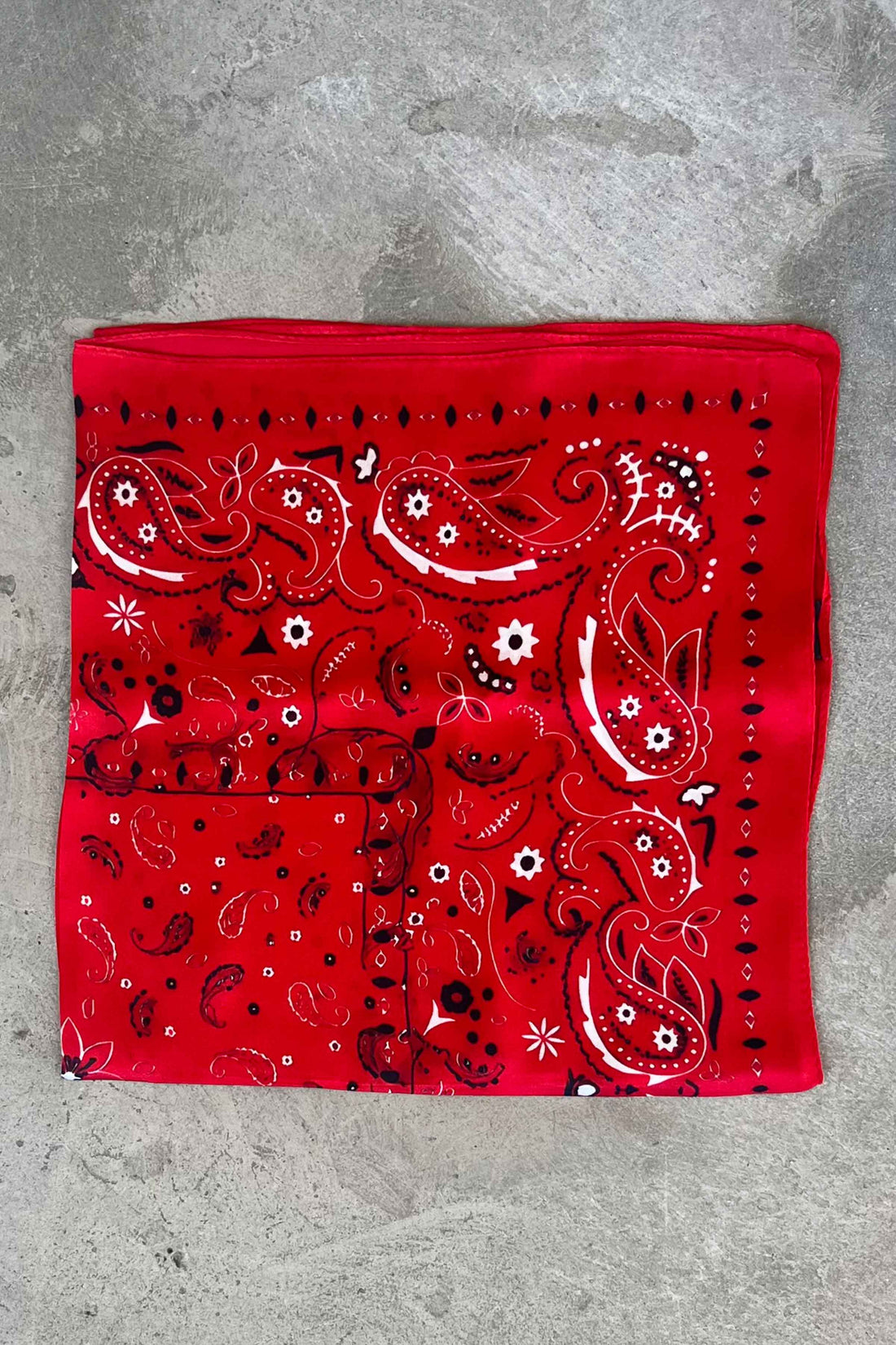 Silk scarf red/off white/black paisley