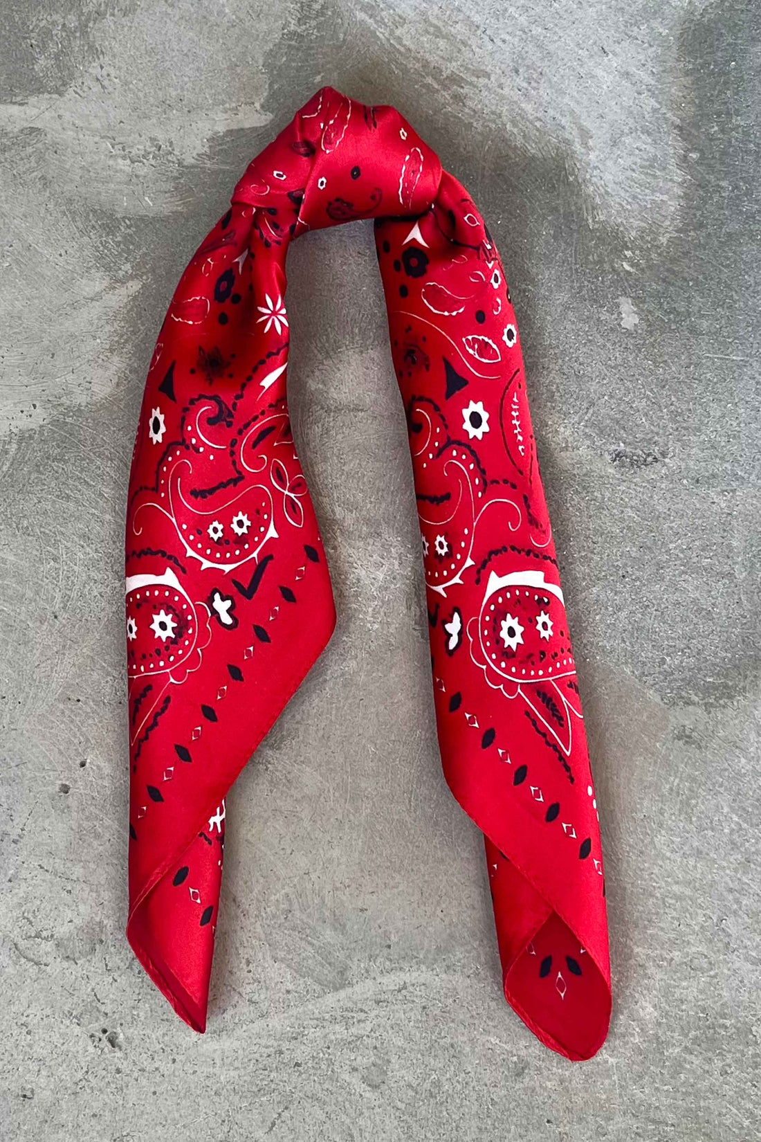 Silk scarf red/off white/black paisley