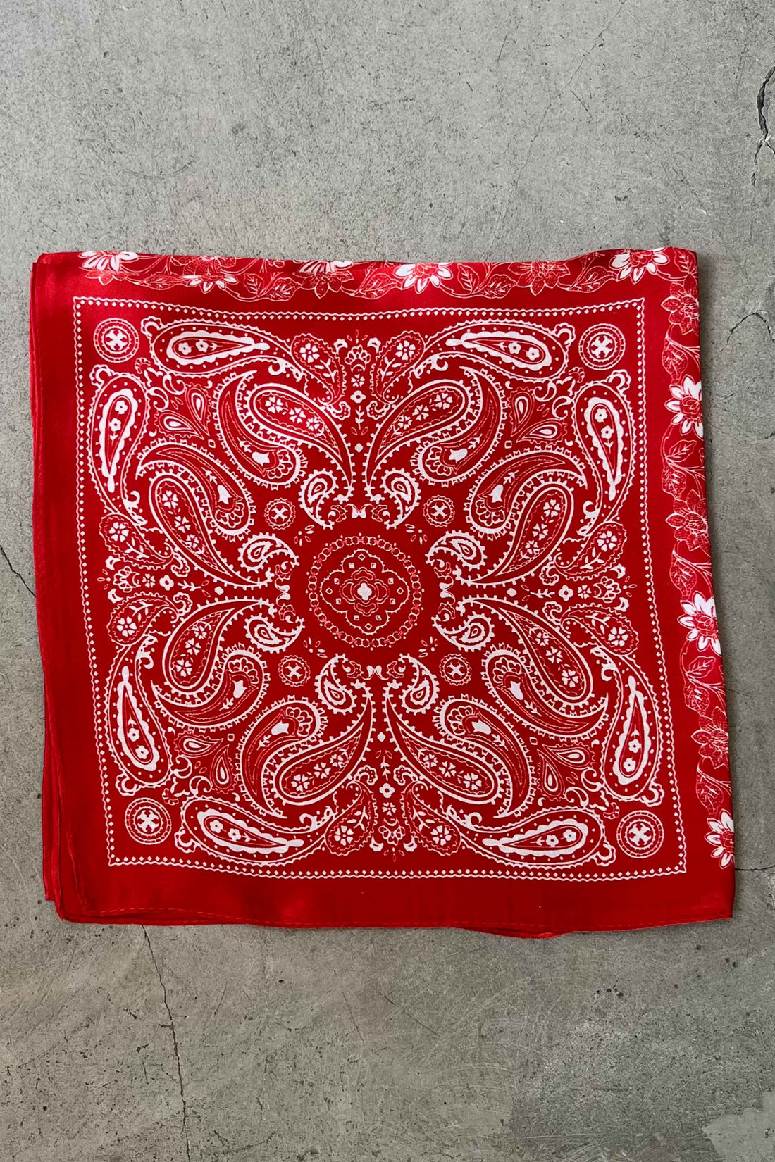 Silk scarf red/off white paisley