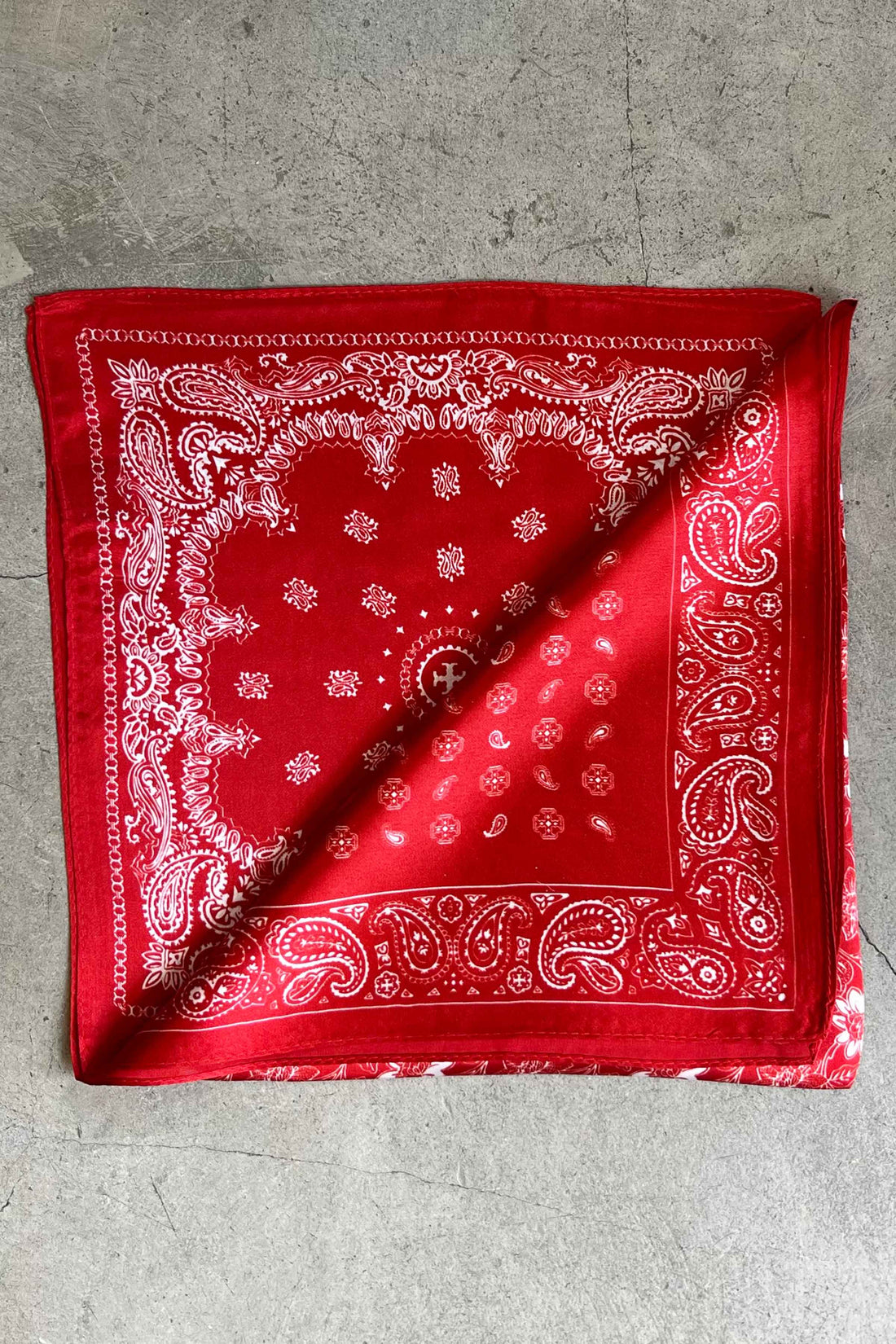 Silk scarf red/off white paisley