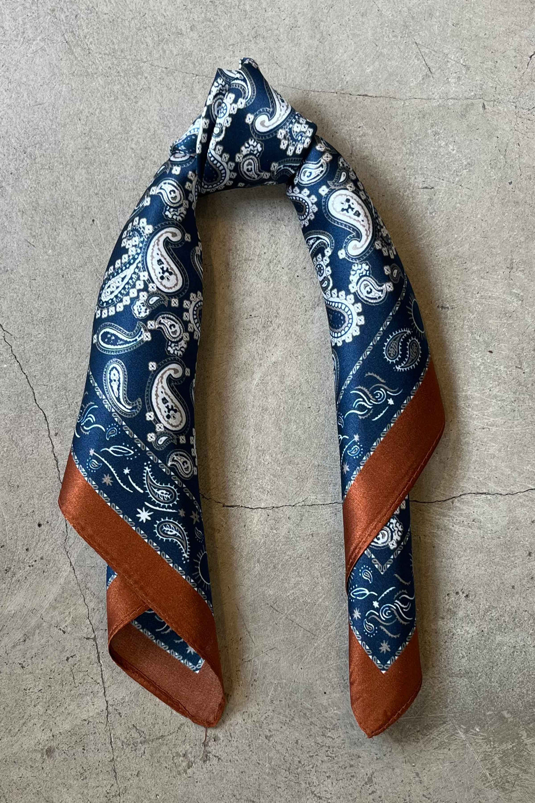 Silk scarf navy/off white paisley rust