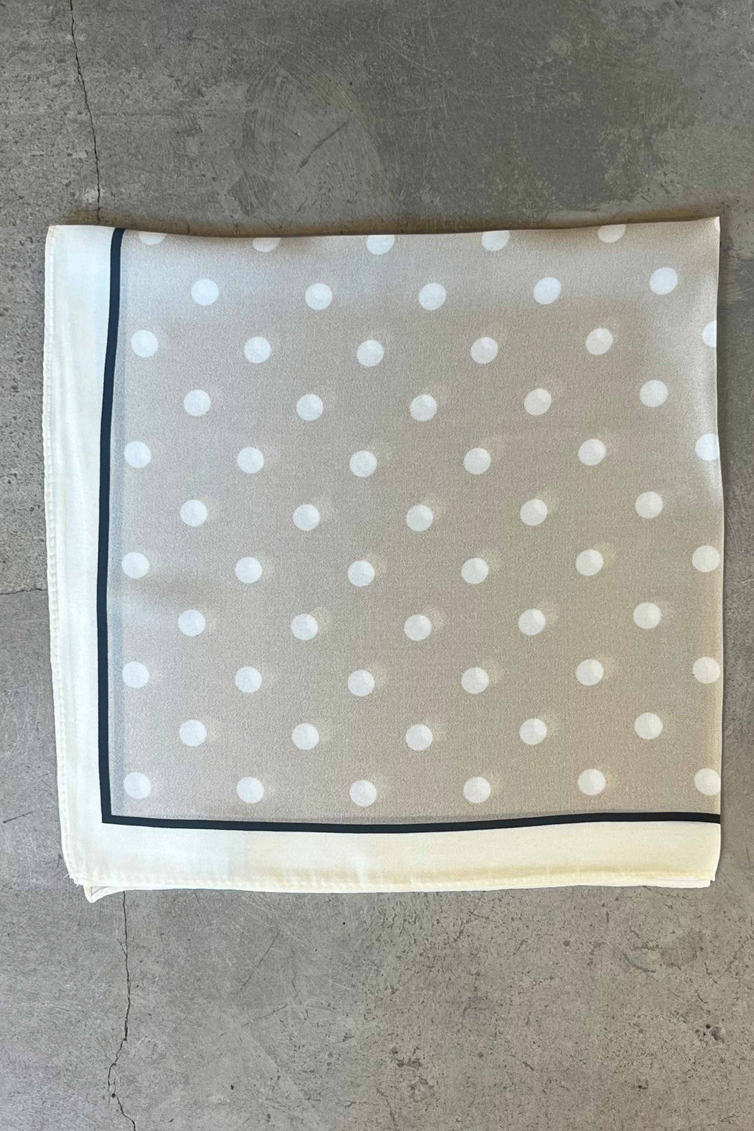 Silk scarf beige/off white dots