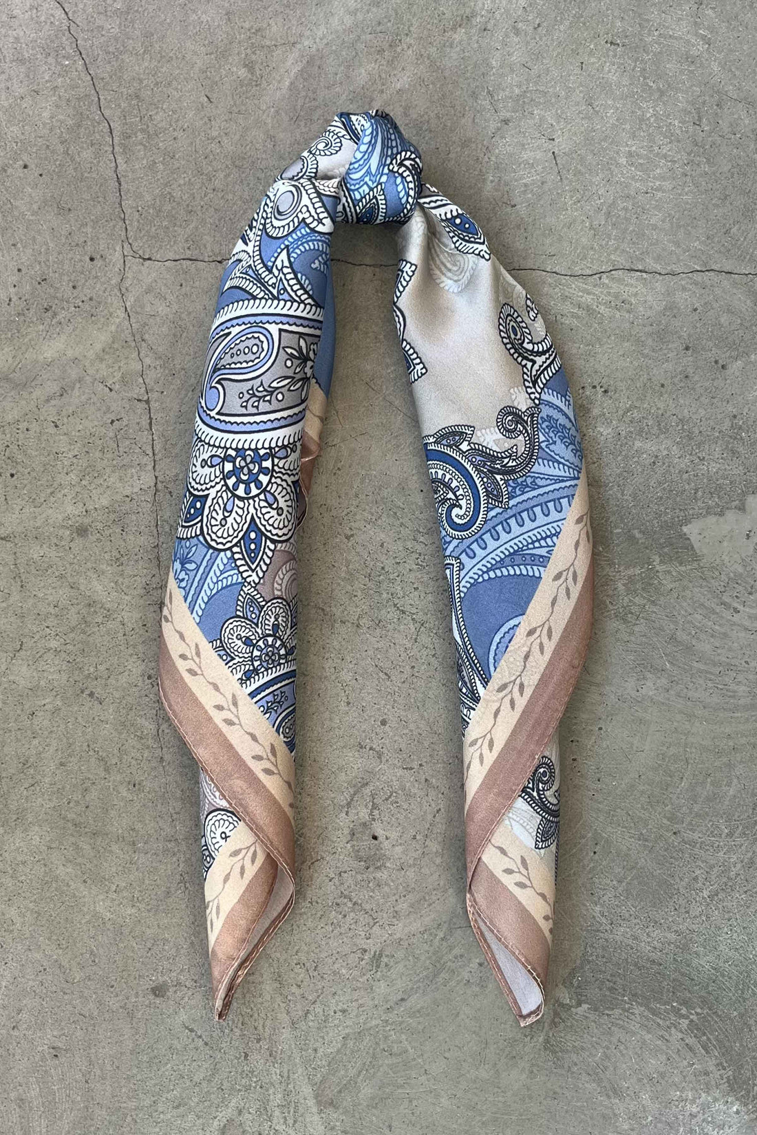 Silk scarf blue/beige paisley
