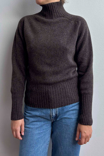 Superfine lambswool turtle neck dark brown