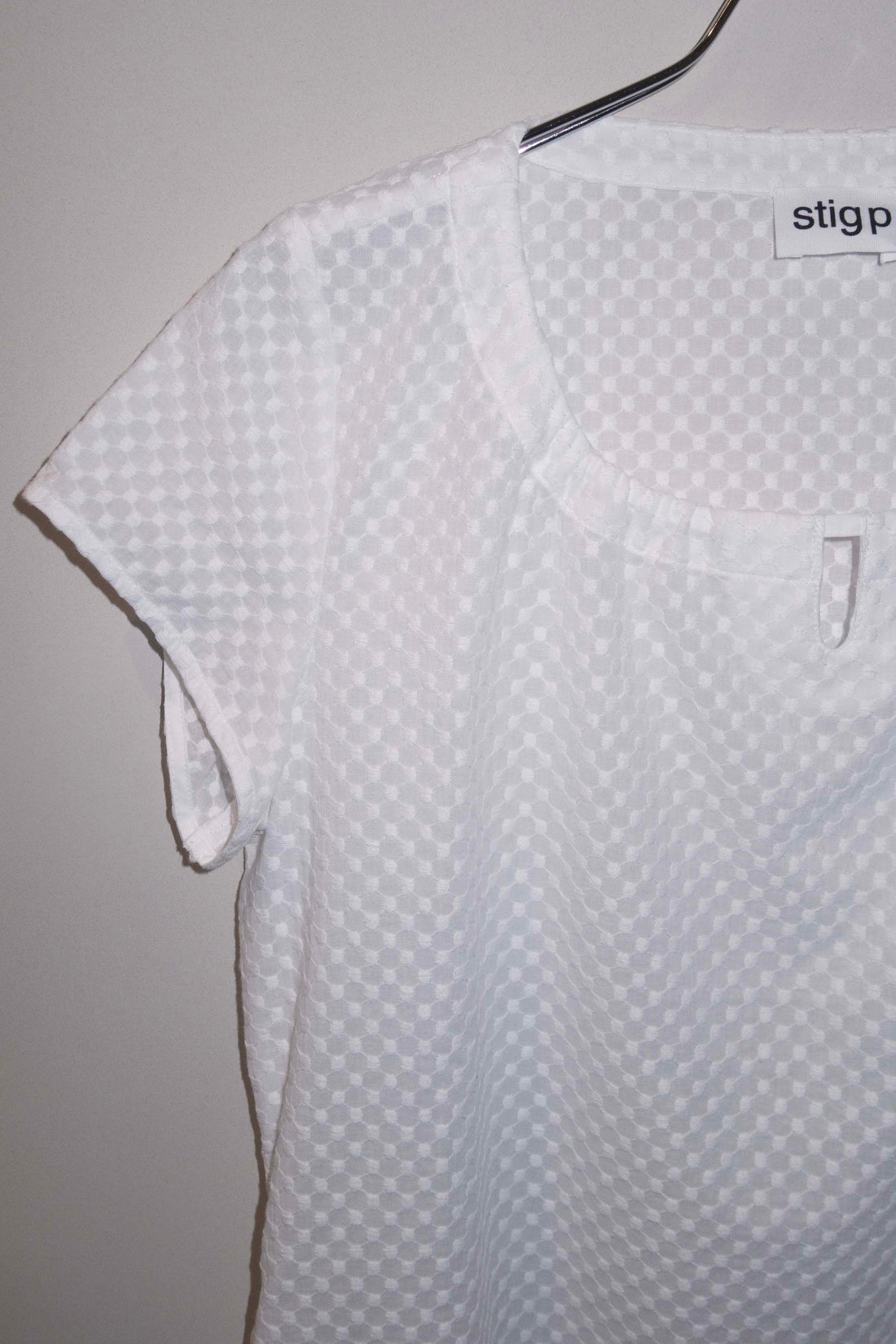 Carla top white broderie anglaise