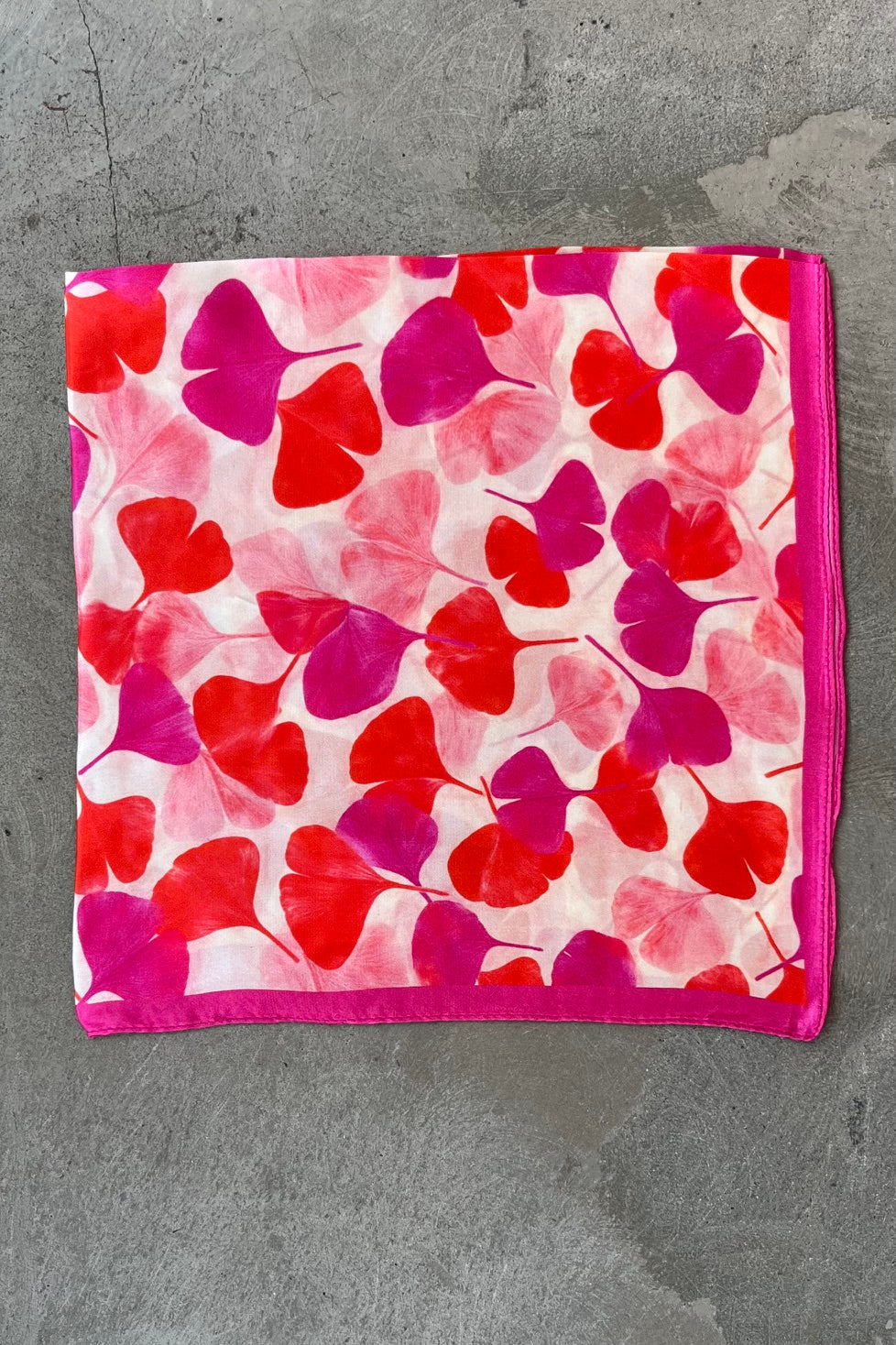 Silk scarf off-white/red/pink leaf