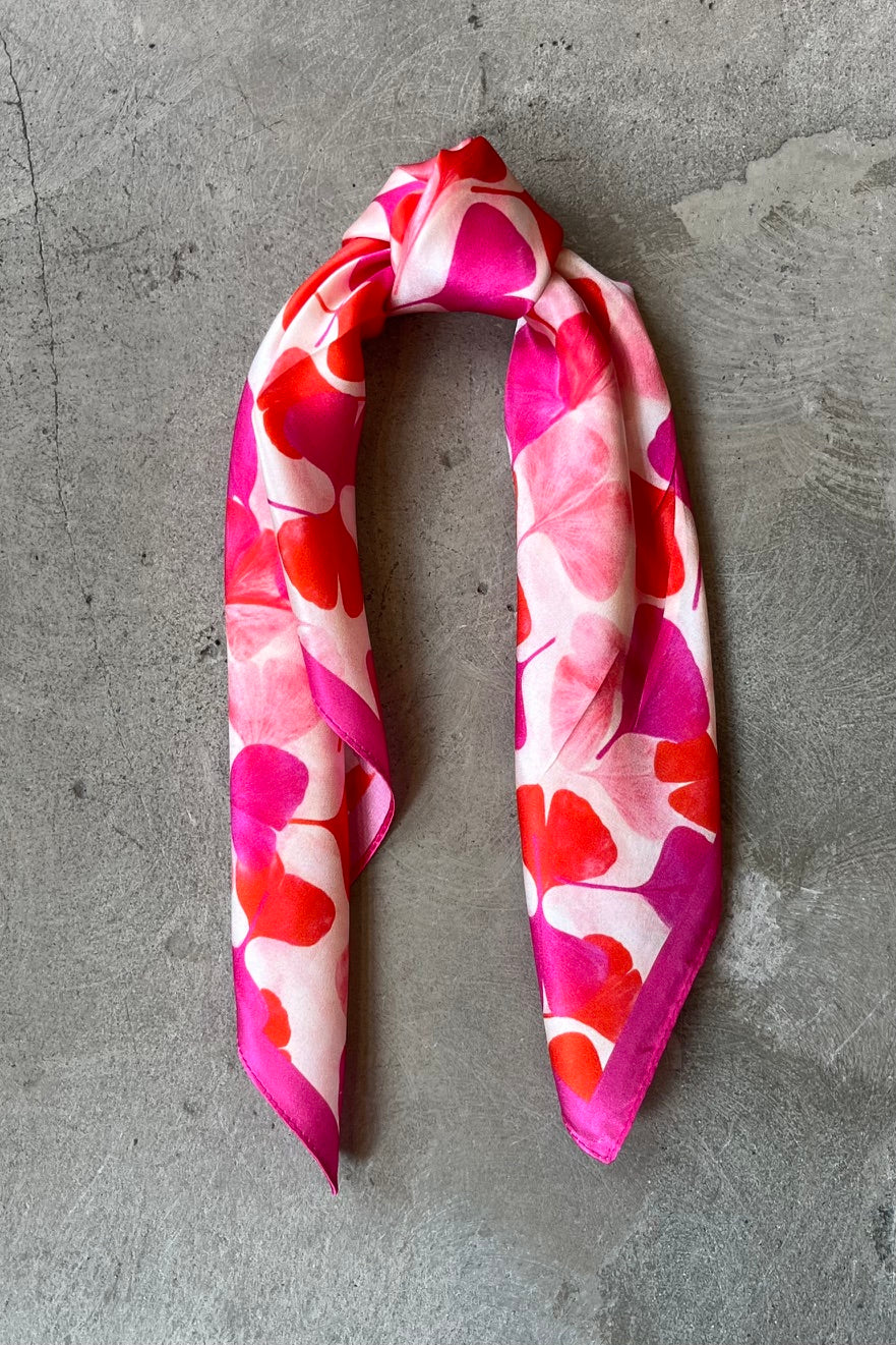 Silk scarf off-white/red/pink leaf