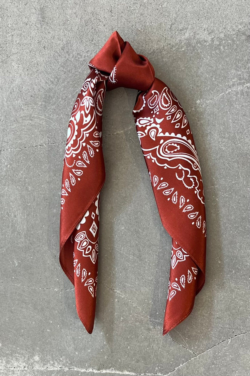 Silk scarf rust/off white paisley