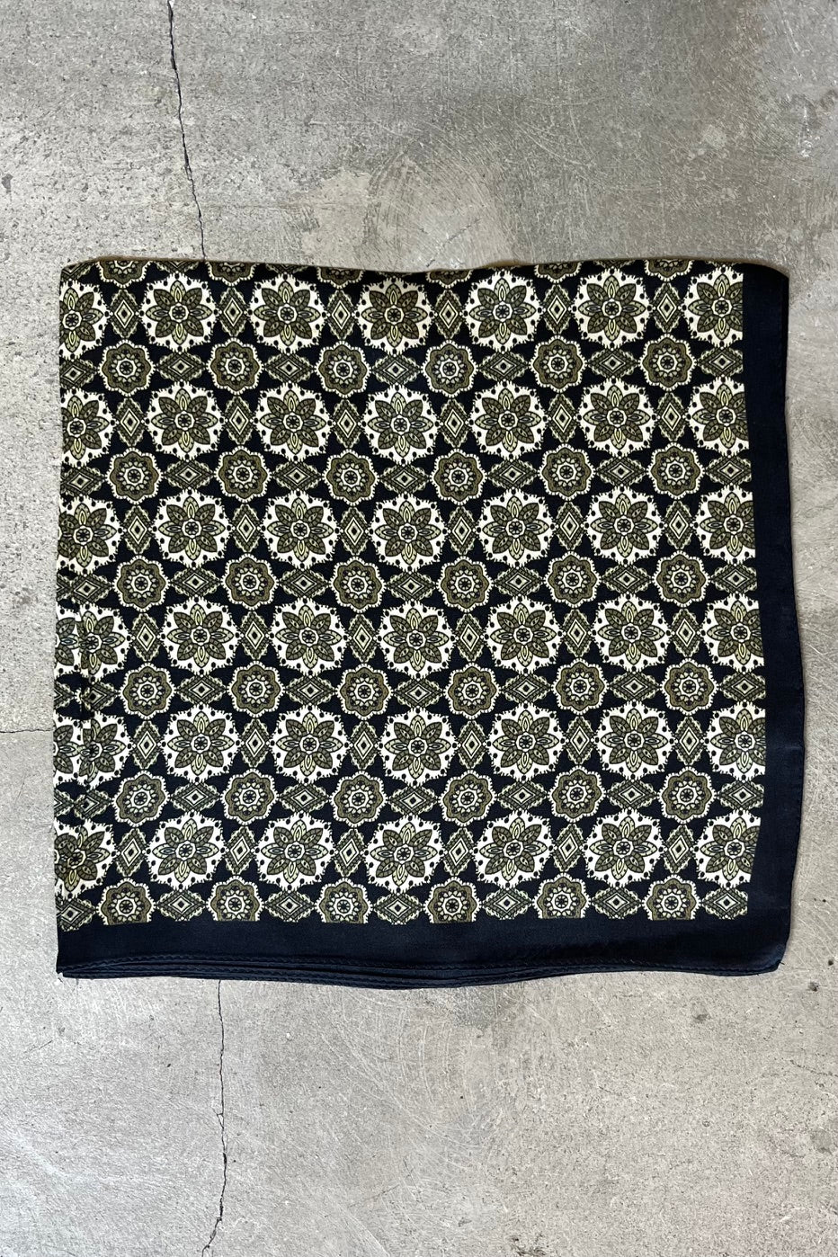 Silk scarf black/army/grey graphic flower